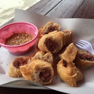 ปาท่องโก๋ไส้หมูแดง