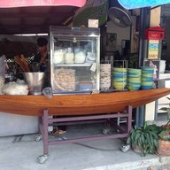 ก๋วยเตี๋ยวเรือศรีสามพราน byน้าปู สาขาสนามจันทร์ นครปฐมหลัง รร.รอเวอร์