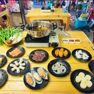 บรรยากาศ Hachi Shabu Jim Jaew ตลาดนัดกลางคืน โครงการเจเจกรีน