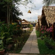 บรรยากาศ สวนอาหารร้านแหลมแท่น บ้านโคกศรี