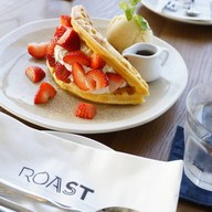 Roast Coffee & Eatery ซีนสเปซ ทองหล่อ