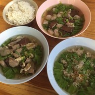 เกาเหลาเลือดหมู หน้าเรือนจำ