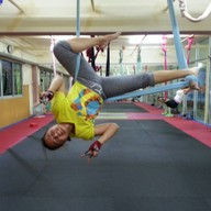 B.To yoga fly