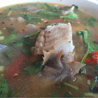 ร้านส้มตำไทย(น้องเมย์)