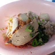 เมนูของร้าน รุ่งเรือง (ตั๋ง) ก๋วยเตี๋ยวหมู สุขุมวิท26 เจ้าเก่า สุขุมวิท 26