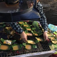 ลุงอินไข่ป่าม ถนนคนเดินท่าแพ