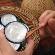 คุณนุช ขนมถ้วยมะพร้าวอ่อน