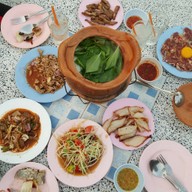 ลาบนายน้อย สาขา 9