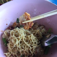 อ้วน ข้าวมันไก่ ถนนคู้บอน