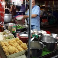 บรรยากาศ ราดหน้าหลังห้อยเทียนเหลา