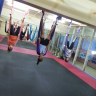 B.To yoga fly
