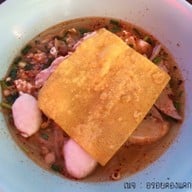 เมนูของร้าน ก๋วยเตี๋ยวต้มยำ หมู่บ้านซื่อตรง ซ.8