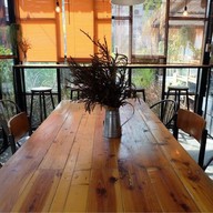 Hungry Bird : Eatery & Bar