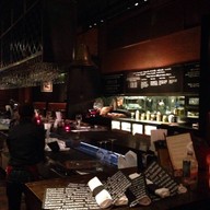 Wine Pub โรงแรมพูลแมนคิงเพาเวอร์ กรุงเทพฯ