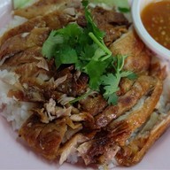 เมนูของร้าน ข้าวมันไก่ทอดเจ๊แกะ