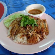 เมนูของร้าน ข้าวมันไก่ทอดเจ๊แกะ