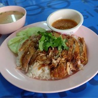 เมนูของร้าน ข้าวมันไก่ทอดเจ๊แกะ
