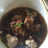 ก๋วยเตี๋ยวแหลมแท่น