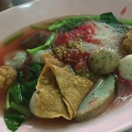 เมนูของร้าน ก๋วยเตี๋ยวอยู่เจริญ