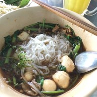 เมนูของร้าน ก๋วยเตี๋ยวเรือเฉินหลง ถนนแสงจันทร์