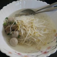 เมนูของร้าน ทรงกิจ ก๋วยเตี๋ยวลูกชิ้นน้ำใส (เบตง) ปากซอยหทัยราษฎร์ 8