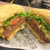 เมนูของร้าน TEDDY's Bigger Burgers Gateway เอกมัย