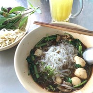 เมนูของร้าน ก๋วยเตี๋ยวเรือเฉินหลง ถนนแสงจันทร์