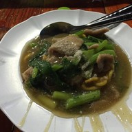 เมนูของร้าน เจ๊เตี้ยราดหน้ากระทุ่มแบน วงเวียนน้ำพุมหาชัย