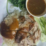 วรรณดี ข้าวมันไก่ต้มน้ำปลา