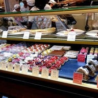 ขนมหน้าร้าน