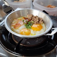 เมนูของร้าน นายเก่งไข่กะทะ อร่อยทะลุจักรวาล ไนท์บาร์ซาร์