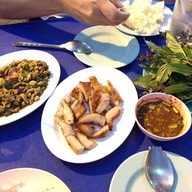 ลาบเป็ดยโส ถ.เจริญราษฎร์