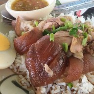 ก๋วยจั๊บเจ๊อุ้ม