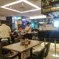 บรรยากาศ Collin's Shaw Plaza