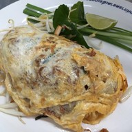 ผัดไทย หอยทอด ตลาดอตก.(เจ๊สมรเจ้าเก่า20ปี)