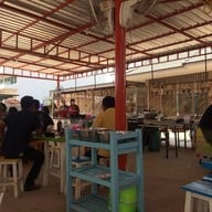 ป้าแป้งเย็นตาโฟประตูชัย กาดนำ้ทอง