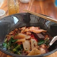 ป้าแป้งเย็นตาโฟประตูชัย กาดนำ้ทอง