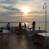 บรรยากาศ กลางเลซีฟู้ด