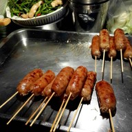 เมนูของร้าน ไส้กรอกอีสาน หน้าศาล