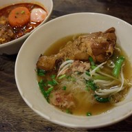 เมนูของร้าน ก๋วยเตี๋ยวลูกชิ้นหมูนายเล้ง (พี่นก)