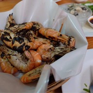 เมนูของร้าน ผ่องพรรณกุ้งเผา ตลาดกลางอยุธยา
