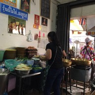 ผัดไทห่อไข่ (ผัดไทกะทะทอง) ถนนขวาง