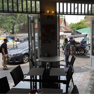 หน้าร้าน Arom d Hostel