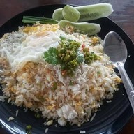 เมนูของร้าน พี่ต่าย ข้าวผัดปู ภูมิใจเสนอ