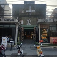 โทนี่ลอดจ์