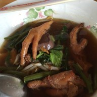 เมนูของร้าน ก๋วยเตี๋ยวไก่ตุ๋นรสเด็ด สูตรคุณปุ๊