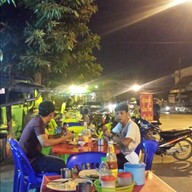 บรรยากาศ ตุ๊ดตู่ ผัดไท สุโขทัย