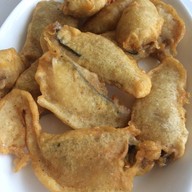 Platoo Restaurant บีไฮฟ์ เมืองทอง