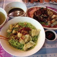 เมนูของร้าน นายหนวดบะหมี่เกี๊ยวหมูแดง