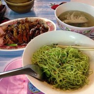 เมนูของร้าน นายหนวดบะหมี่เกี๊ยวหมูแดง